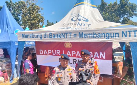 Pelayanan Makanan dan Evakuasi Korban Gempa oleh SAR Korbrimob Polri di Manggarai Timur